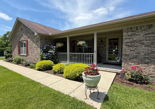 Homes for sale in Lake Waynoka, OH | 685 Waynoka Dr, Lake Waynoka, OH 45171 | MLS# 1881123