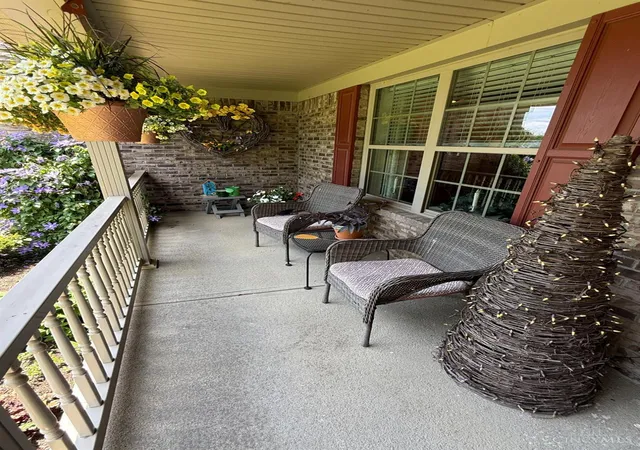 Homes for sale in Lake Waynoka, OH | 685 Waynoka Dr, Lake Waynoka, OH 45171 | MLS# 1881123