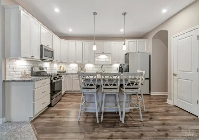 3rd image of 1358 Brookchase Cir, Maineville, OH 45039 | MLS# 1881191