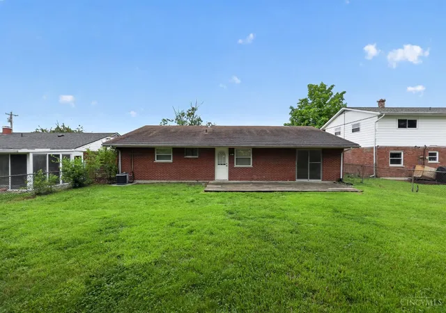 Homes for sale in Colerain Twp, OH | 2494 W Kemper Rd, Colerain Twp, OH 45231 | MLS# 1881030