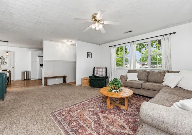 Homes for sale in Williamsburg, OH | 125 Amber Wy, Williamsburg, OH 45176 | MLS# 1880531