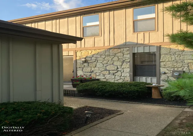 Townhouse for sale at 5254 Pros Dr, West Chester, OH 45069 | MLS# 1881193