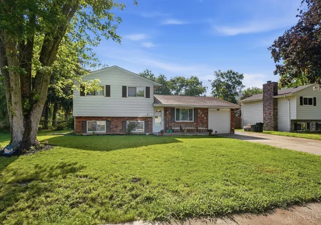 Photo 1 of Sale Pending at 5752 Lake Superior Dr, Fairfield, OH 45014 | MLS# 1880845 | Listing updated on 2026-08-28