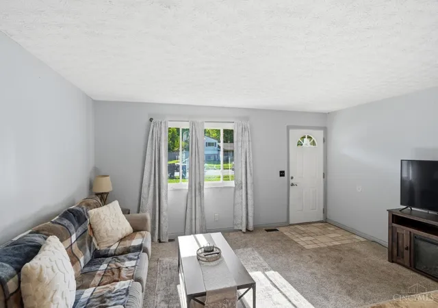 Photo 2 of Sale Pending at 5752 Lake Superior Dr, Fairfield, OH 45014 | MLS# 1880845 | Listing updated on 2026-08-28