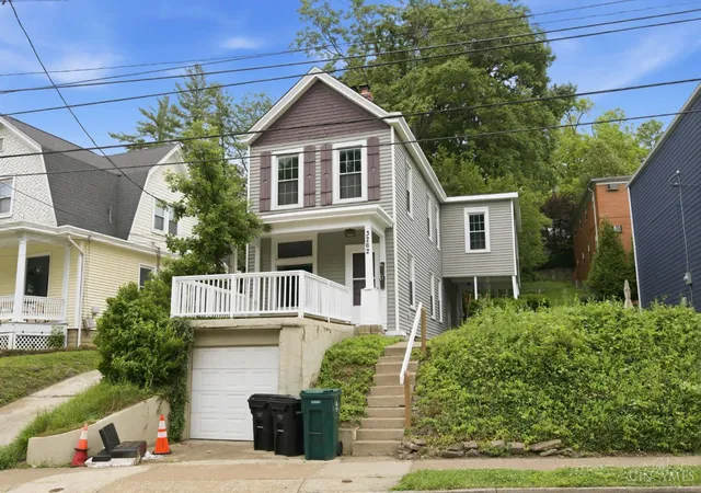 Homes for sale in Cincinnati, OH | 3262 Linwood Ave, Cincinnati, OH 45226