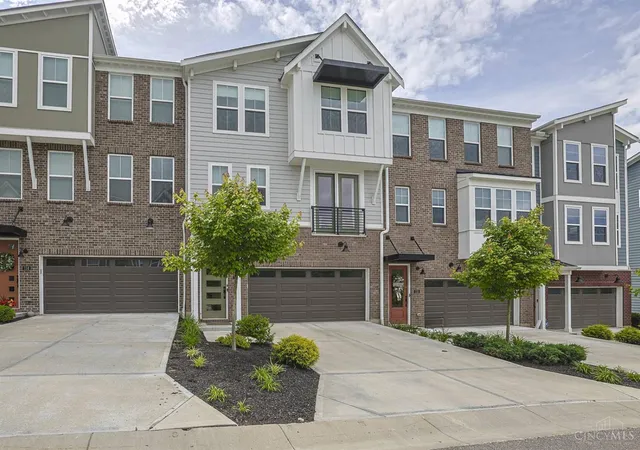 Homes for sale in Loveland, OH | 114 Blossom View Dr, Loveland, OH 45140 | MLS# 1881544
