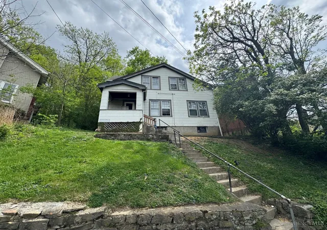 Homes for sale in Cincinnati, OH | 727 Riddle Rd, Cincinnati, OH 45220 | MLS# 1875771