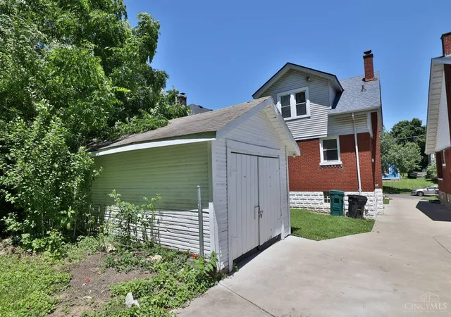 Homes for sale in Cincinnati, OH | 3317 Hildreth Ave, Cincinnati, OH 45211 | MLS# 1881606