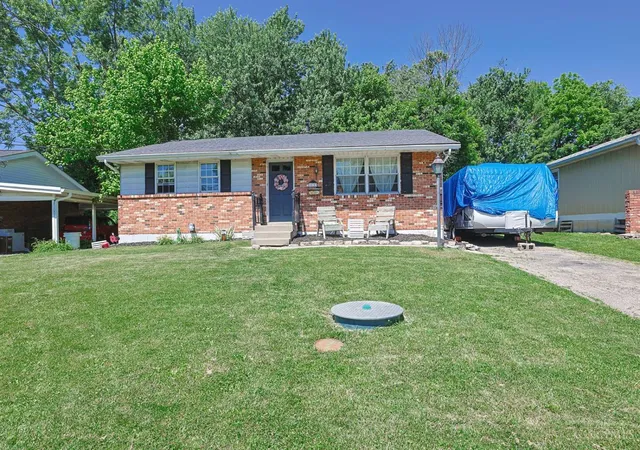 Homes for sale in Colerain Twp, OH | 10753 Valiant Dr, Colerain Twp, OH 45231 | MLS# 1881627
