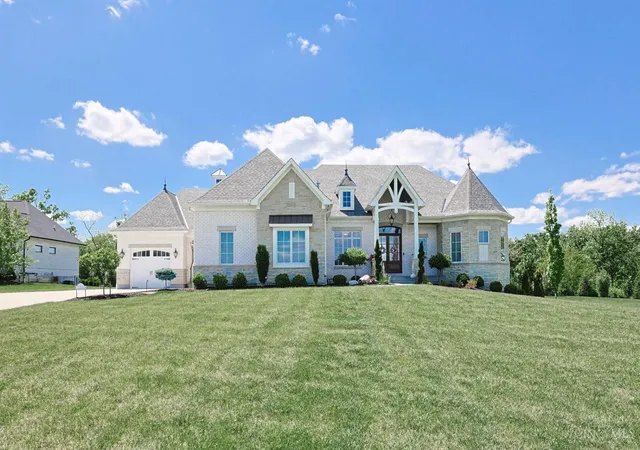 Photo 1 of Sale Pending at 5 Old Orchard Ln, Indian Hill, OH 45242 | MLS# 1881664 | Listing updated on 2026-08-31