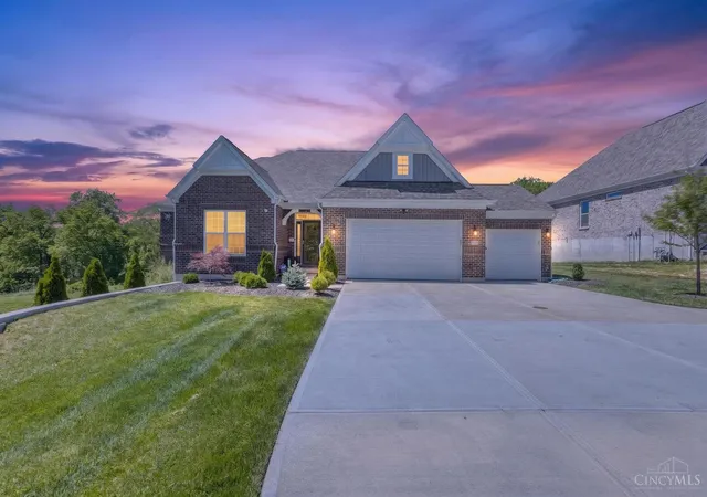 Homes for sale in Green Twp, OH | 4994 Shadow Hawk Dr, Green Twp, OH 45247 | MLS# 1881677