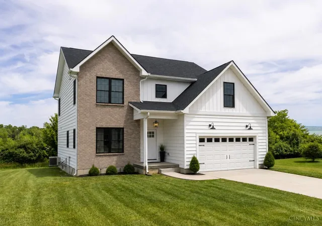 Homes for sale in Oxford, OH | 18 Gardenia Dr, Oxford, OH 45056 | MLS# 1881716