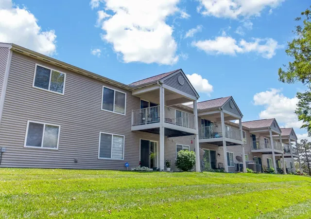 Homes for sale in Monroe, OH | 1755 Weatherstone Circle, Monroe, OH 45050 | Houzeo