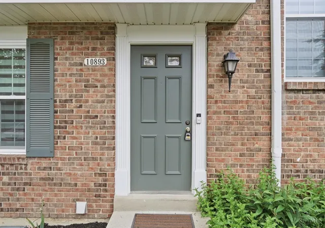 Homes for sale in Sycamore Twp, OH | 10893 Lake Thames Dr #204, Sycamore Twp, OH 45242 | MLS# 1881032