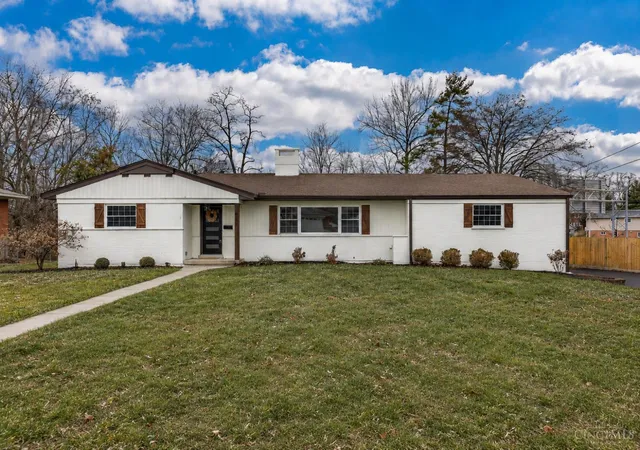Homes for sale in Blue Ash, OH | 9299 Fidelis Dr, Blue Ash, OH 45242 | MLS# 1881834
