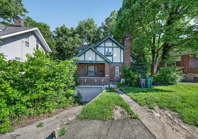 Homes for sale in Cincinnati, OH | 2484 Montana Ave, Cincinnati, OH 45211 | MLS# 1879424