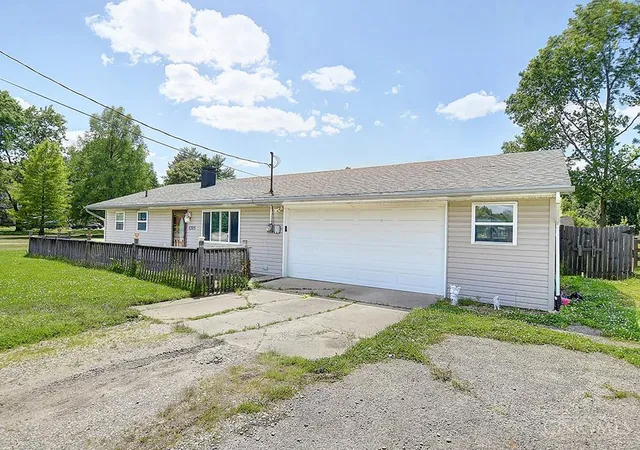 Photo 2 of Single family home for sale at 6305 Dixie Hwy, Franklin, OH 45005 | MLS# 1881891 | Listing updated on 2026-07-29