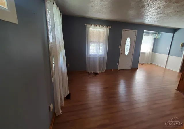 Photo 3 of Single family home for sale at 7 Apache Ct, Loveland, OH 45140 | MLS# 1881608 | Listing updated on 2026-08-06