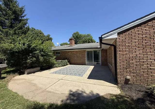 Photo 4 of Sale Pending at 8903 Cavalier Dr, Cincinnati, OH 45231 | MLS# 1881933 | Listing updated on 2026-09-18