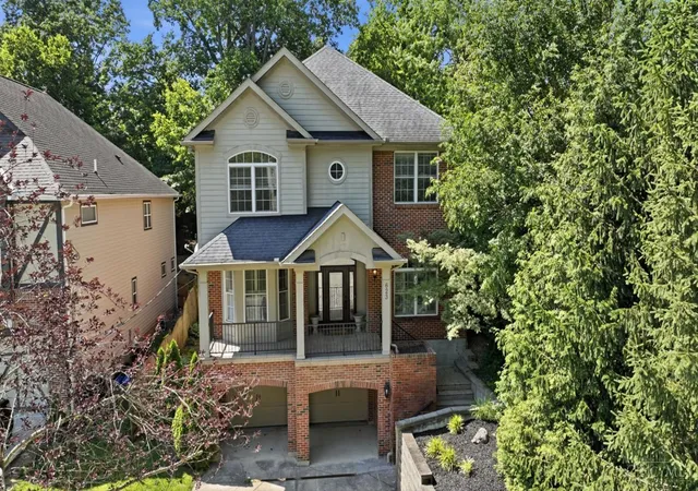 Homes for sale in Cincinnati, OH | 623 Rushton Rd, Cincinnati, OH 45226 | MLS# 1882034