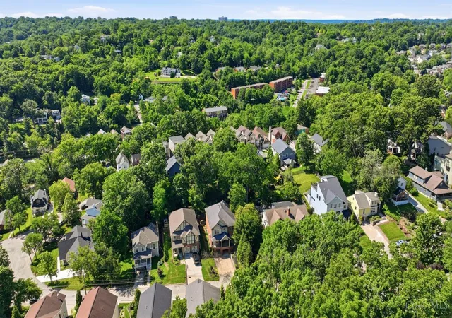Homes for sale in Cincinnati, OH | 623 Rushton Rd, Cincinnati, OH 45226 | MLS# 1882034