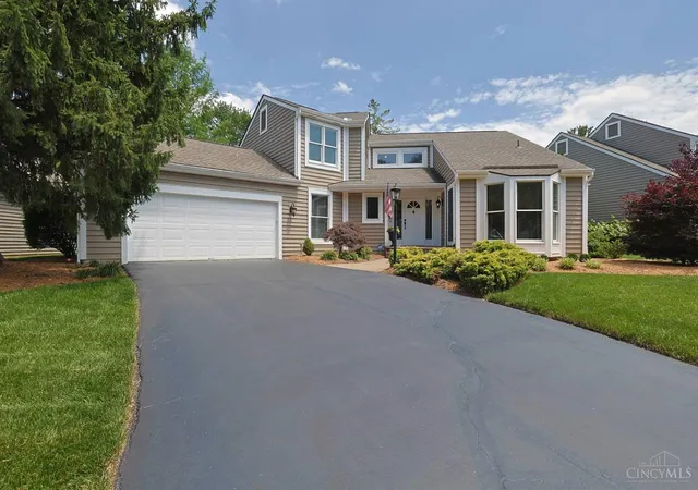 Homes for sale in Blue Ash, OH | 9832 Village View Ct, Blue Ash, OH 45241 | MLS# 1882082