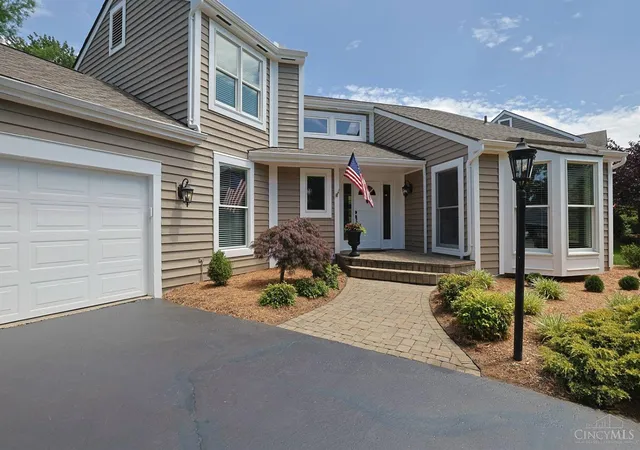 Homes for sale in Blue Ash, OH | 9832 Village View Ct, Blue Ash, OH 45241 | MLS# 1882082