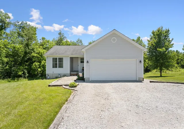 Homes for sale in Franklin Twp, OH | 370 Wooded Run Rd, Franklin Twp, OH 45120 | MLS# 1882362