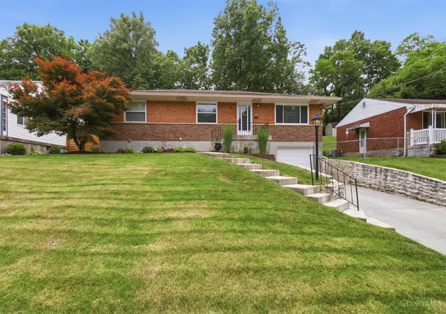 Homes for sale in Delhi Twp, OH | 5319 Cleander Dr, Delhi Twp, OH 45238 | MLS# 1882394