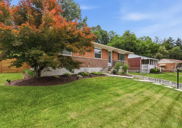 Homes for sale in Delhi Twp, OH | 5319 Cleander Dr, Delhi Twp, OH 45238 | MLS# 1882394