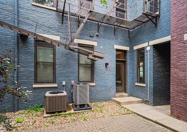 2nd image of 1509 Pleasant St, Cincinnati, OH 45202