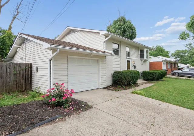 Homes for sale in Forest Park, OH | 11623 Kenn Rd, Forest Park, OH 45240 | MLS# 1882516