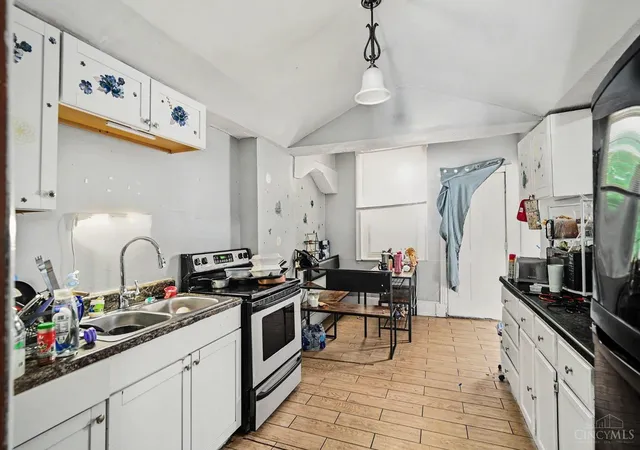 Homes for sale in Cincinnati, OH | 3566 Vine St, Cincinnati, OH 45220 | MLS# 1882543
