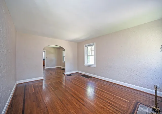 Photo 4 of Single family home for sale at 3955 Ardmore Ave, Cincinnati, OH 45229 | MLS# 1882555 | Listing updated on 2026-08-05