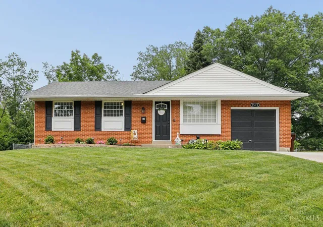 Homes for sale in Anderson Twp, OH | 1570 Blueorchard Dr, Anderson Twp, OH 45230 | MLS# 1882606