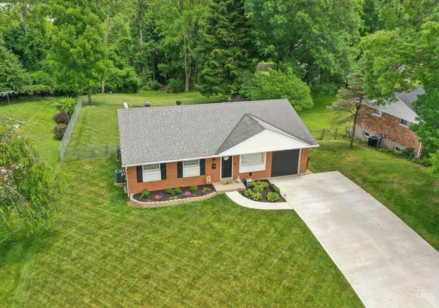Homes for sale in Anderson Twp, OH | 1570 Blueorchard Dr, Anderson Twp, OH 45230 | MLS# 1882606