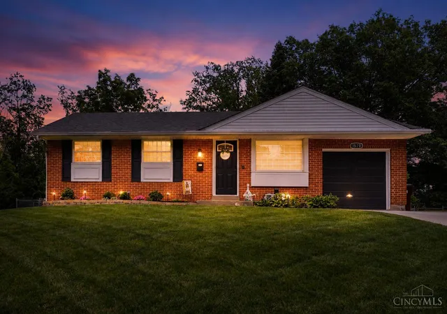 Homes for sale in Anderson Twp, OH | 1570 Blueorchard Dr, Anderson Twp, OH 45230 | MLS# 1882606