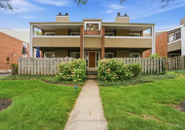 Homes for sale in Cincinnati, OH | 3429 Traskwood Cir #A, Cincinnati, OH 45208 | MLS# 1882596