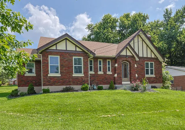3rd image of 3247 Autumn Ln, Green Twp, OH 45239 | MLS# 1882747
