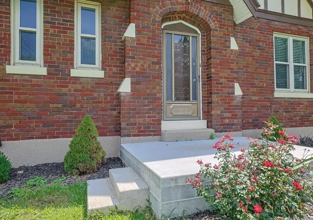 4th image of 3247 Autumn Ln, Green Twp, OH 45239 | MLS# 1882747