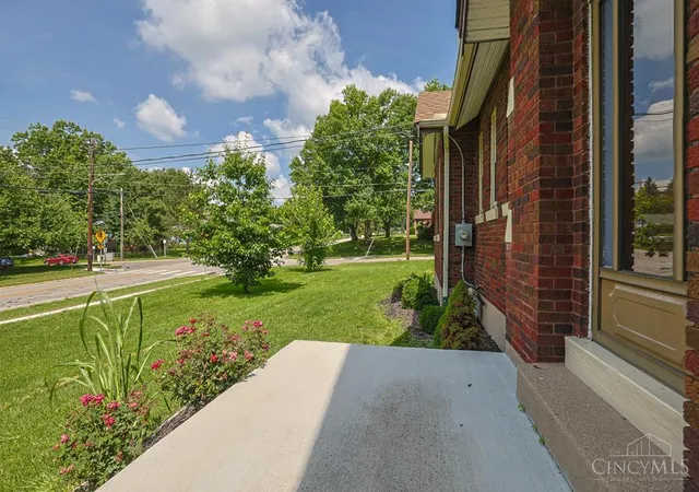 5th image of 3247 Autumn Ln, Green Twp, OH 45239 | MLS# 1882747