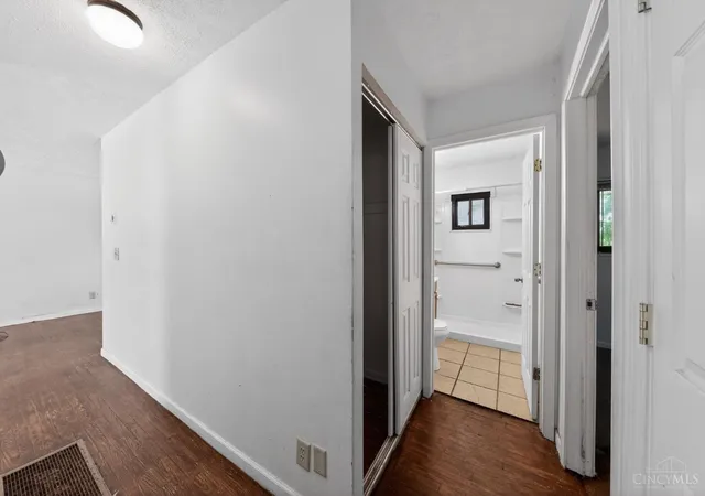Photo 9 of Sale Pending at 8868 Ebro Ct, Cincinnati, OH 45231 | MLS# 1881698 | Listing updated on 2026-08-20