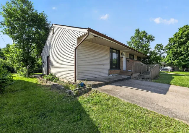 Photo 3 of Sale Pending at 8868 Ebro Ct, Cincinnati, OH 45231 | MLS# 1881698 | Listing updated on 2026-08-20