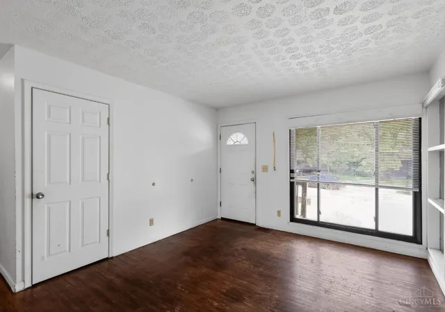 Photo 3 of Sale Pending at 8868 Ebro Ct, Cincinnati, OH 45231 | MLS# 1881698 | Listing updated on 2026-08-20