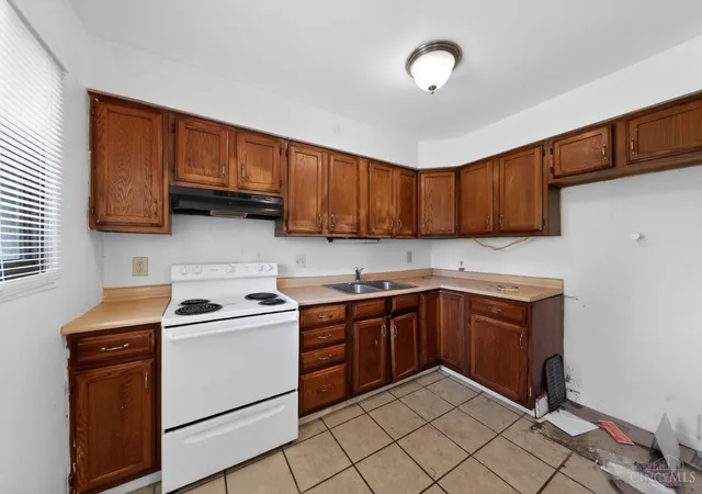 Photo 4 of Sale Pending at 8868 Ebro Ct, Cincinnati, OH 45231 | MLS# 1881698 | Listing updated on 2026-08-20