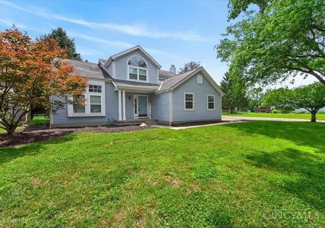 Homes for sale in Loveland, OH | 100 Thorobred Rd, Loveland, OH 45140 | MLS# 1882454