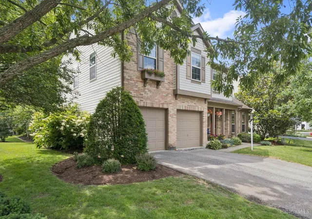 Homes for sale in Loveland, OH | 9470 Carriage Run Cir, Loveland, OH 45140 | MLS# 1882889