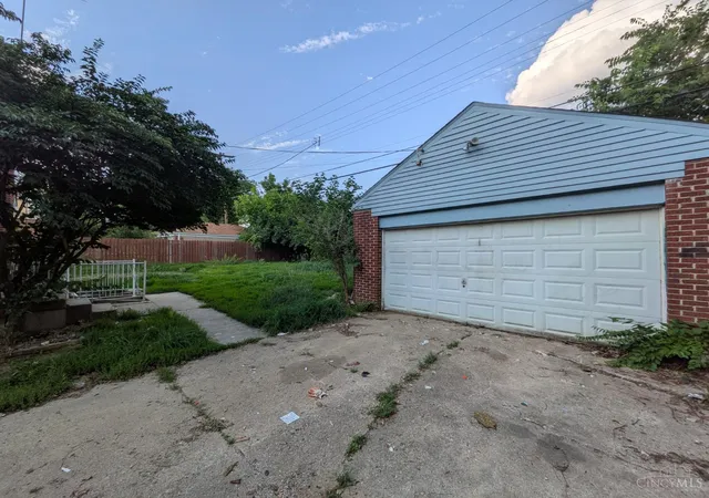 Homes for sale in Cincinnati, OH | 7284 Eastlawn Dr, Cincinnati, OH 45237 | MLS# 1882715