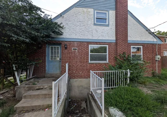 Homes for sale in Cincinnati, OH | 7284 Eastlawn Dr, Cincinnati, OH 45237 | MLS# 1882715