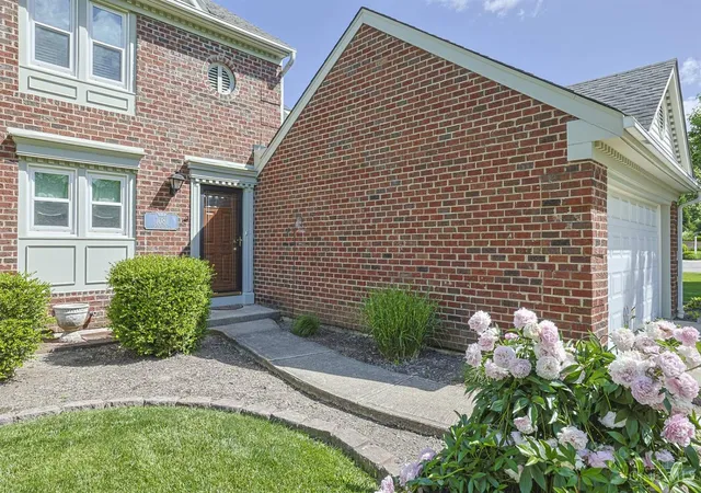 Homes for sale in Anderson Twp, OH | 1081 Oysterbay Dr, Anderson Twp, OH 45255 | MLS# 1882943
